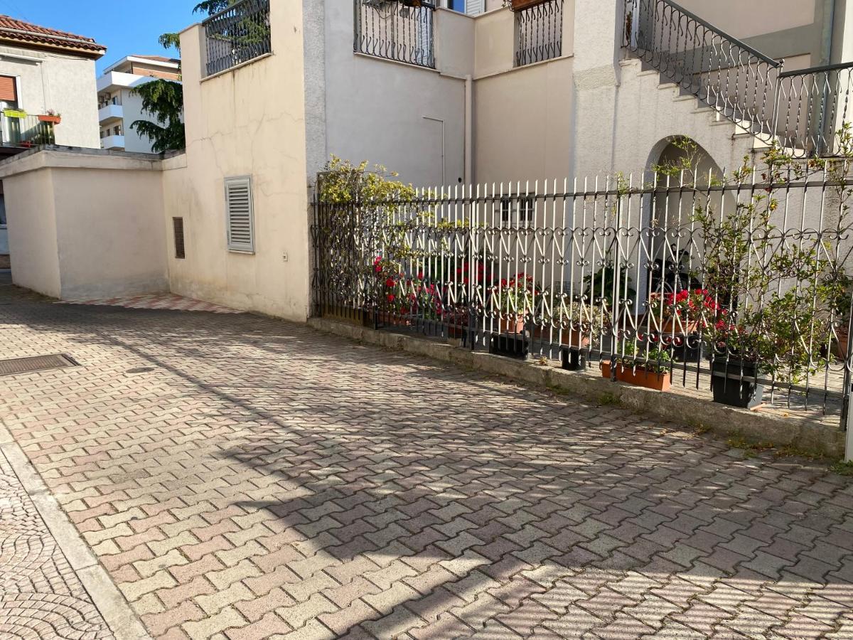 Ferienwohnung Westhouse Pescara Exterior foto